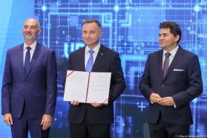 [VIDEO] Prezydent podpisał specustawę o pozyskaniu gruntów leśnych pod inwestycje w Jaworznie i Stalowej Woli